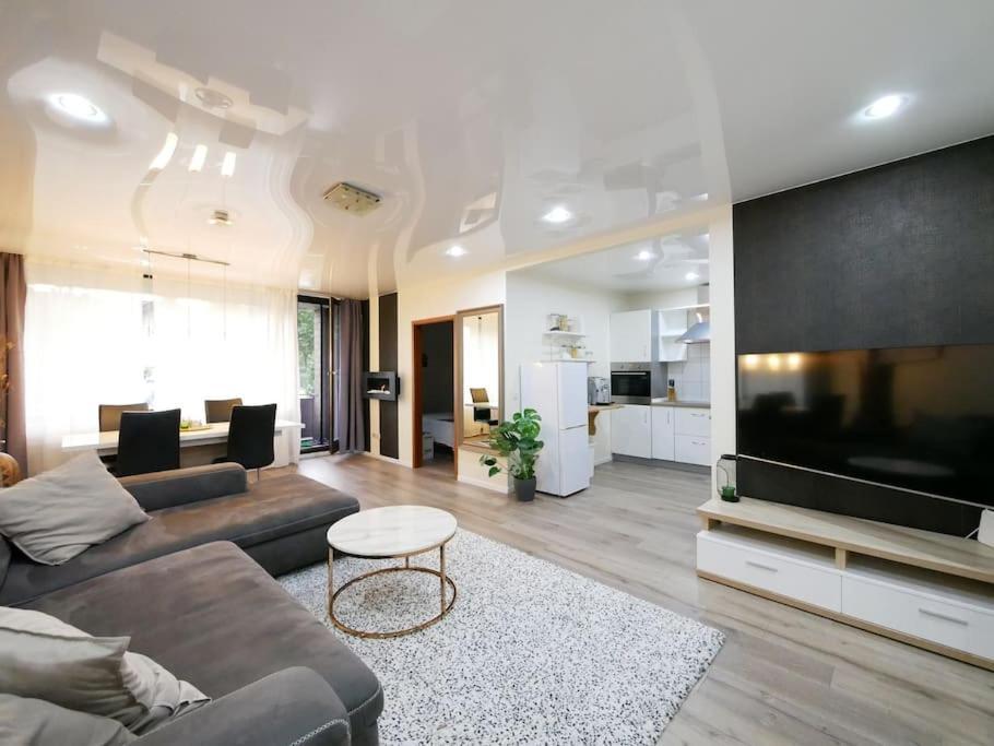 61 M2 Erdgeschosswohnung Mit Eigenem Parkplatz Vorm Haus Osnabrueck Exterior photo
